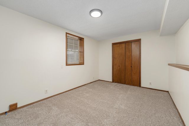 8910 E Creed St, Wichita, KS 67210