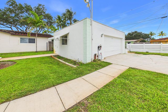 1719 N 44th Avenue, Hollywood, FL 33021