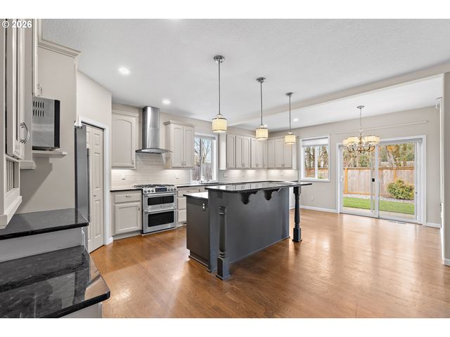 2525 Ne CHARLOIS Dr, Hillsboro, OR 97124