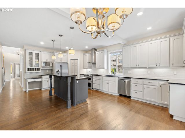 2525 Ne CHARLOIS Dr, Hillsboro, OR 97124