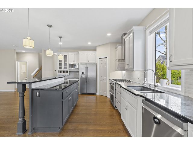 2525 Ne CHARLOIS Dr, Hillsboro, OR 97124