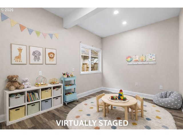 2525 Ne CHARLOIS Dr, Hillsboro, OR 97124