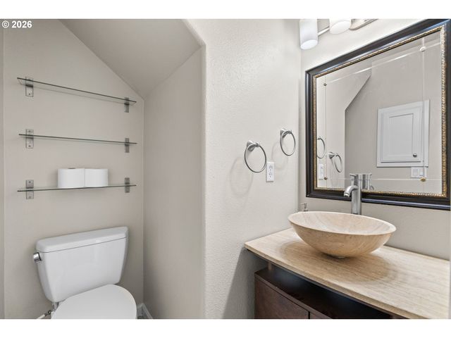 2525 Ne CHARLOIS Dr, Hillsboro, OR 97124