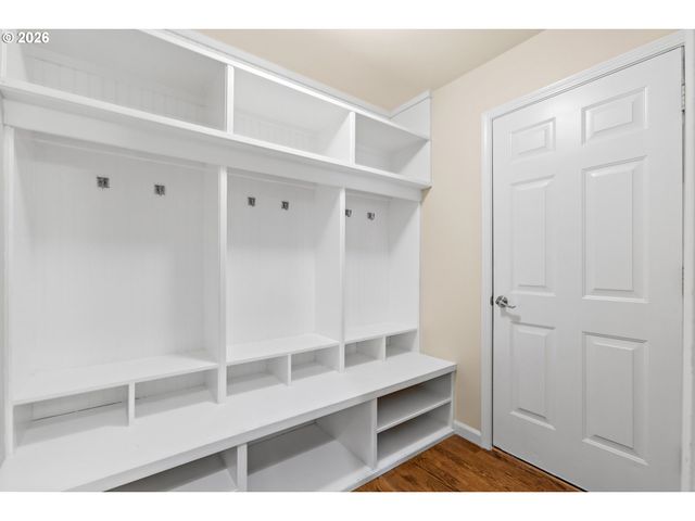 2525 Ne CHARLOIS Dr, Hillsboro, OR 97124