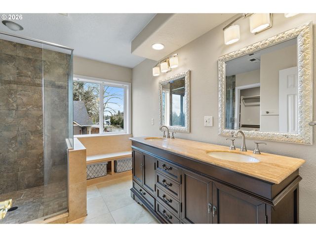 2525 Ne CHARLOIS Dr, Hillsboro, OR 97124