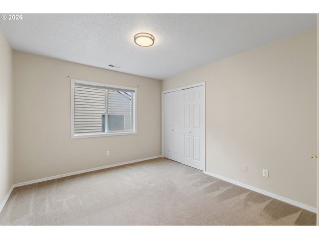 2525 Ne CHARLOIS Dr, Hillsboro, OR 97124