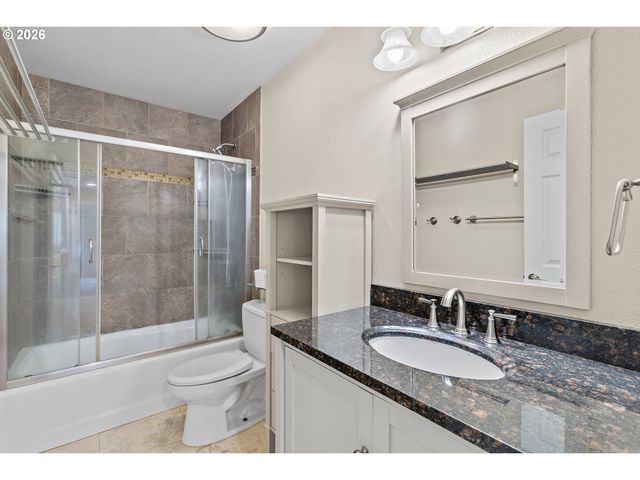 2525 Ne CHARLOIS Dr, Hillsboro, OR 97124