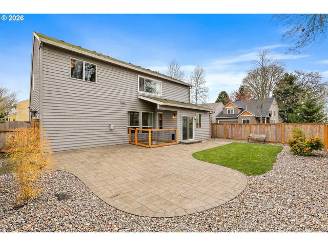 2525 Ne CHARLOIS Dr, Hillsboro, OR 97124