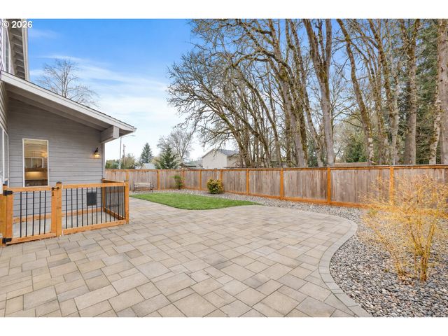 2525 Ne CHARLOIS Dr, Hillsboro, OR 97124