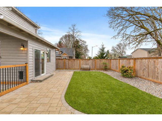 2525 Ne CHARLOIS Dr, Hillsboro, OR 97124