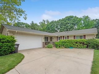 3218 Valdez Drive, Des Moines, IA 50310