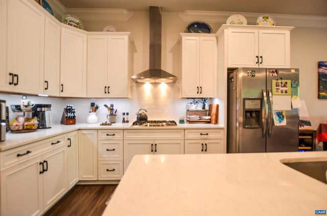 327 CLAIBOURNE RD, Crozet, VA 22932