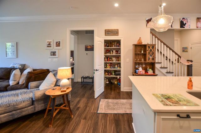 327 CLAIBOURNE RD, Crozet, VA 22932