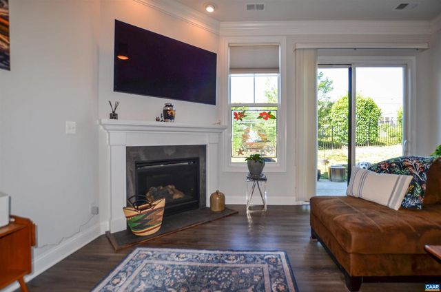 327 CLAIBOURNE RD, Crozet, VA 22932