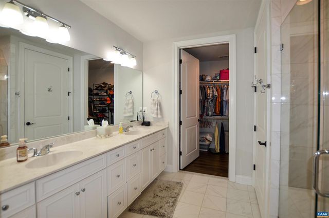 327 CLAIBOURNE RD, Crozet, VA 22932