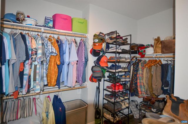 327 CLAIBOURNE RD, Crozet, VA 22932