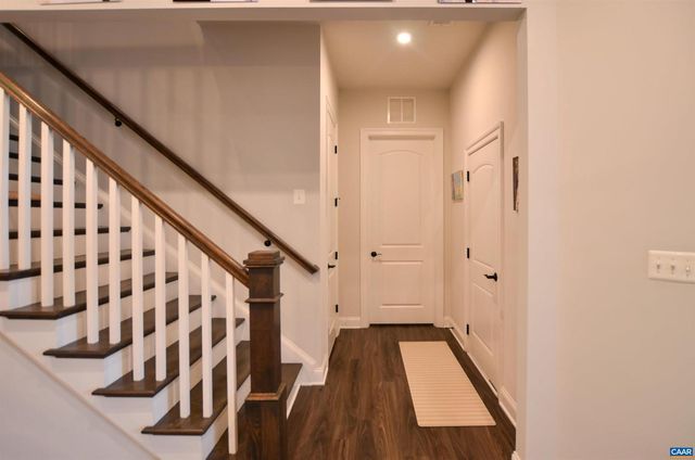 327 CLAIBOURNE RD, Crozet, VA 22932