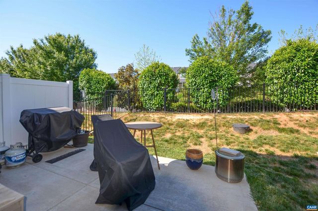 327 CLAIBOURNE RD, Crozet, VA 22932