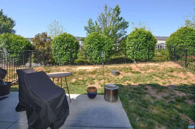 327 CLAIBOURNE RD, Crozet, VA 22932