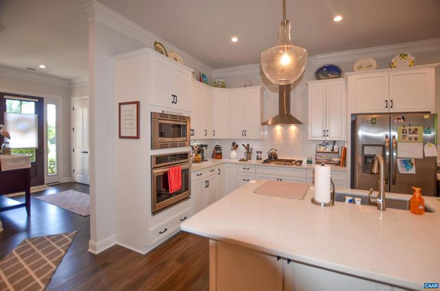 327 CLAIBOURNE RD, Crozet, VA 22932
