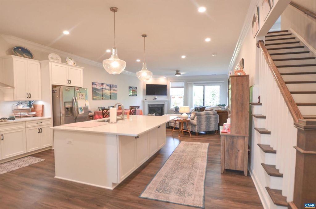 327 CLAIBOURNE RD, Crozet, VA 22932