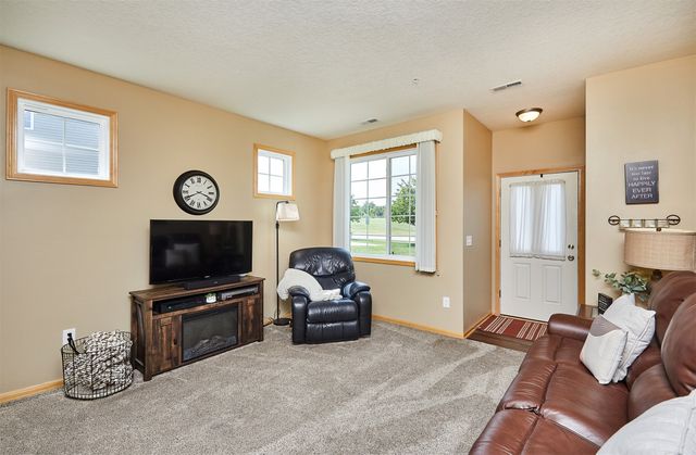 8462 Cody Drive, West Des Moines, IA 50266