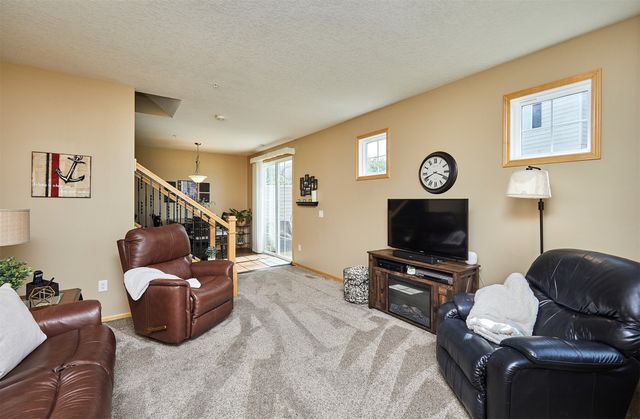 8462 Cody Drive, West Des Moines, IA 50266