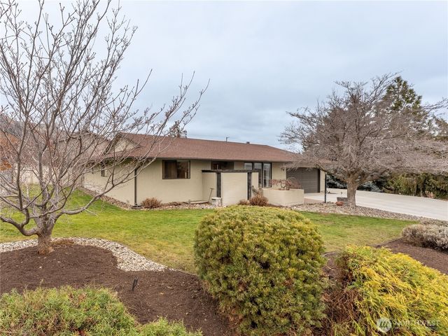 1320 Wedgewood Avenue, Wenatchee, WA 98801