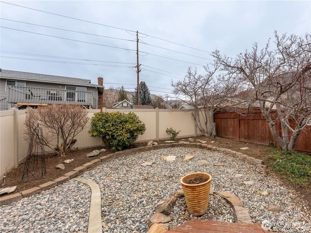 1320 Wedgewood Avenue, Wenatchee, WA 98801