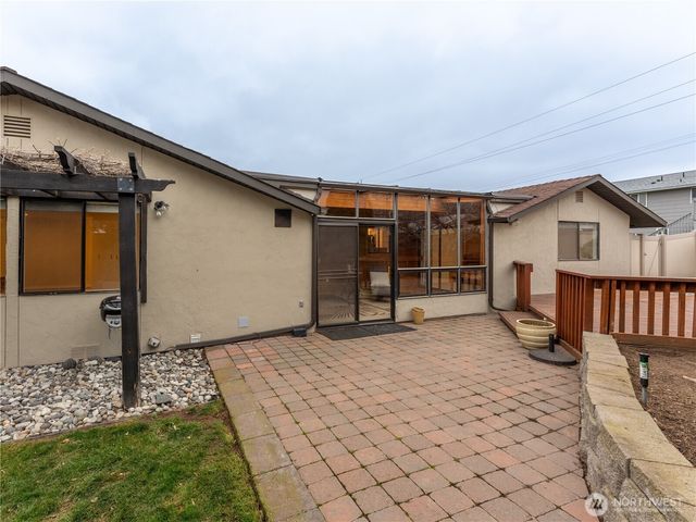 1320 Wedgewood Avenue, Wenatchee, WA 98801