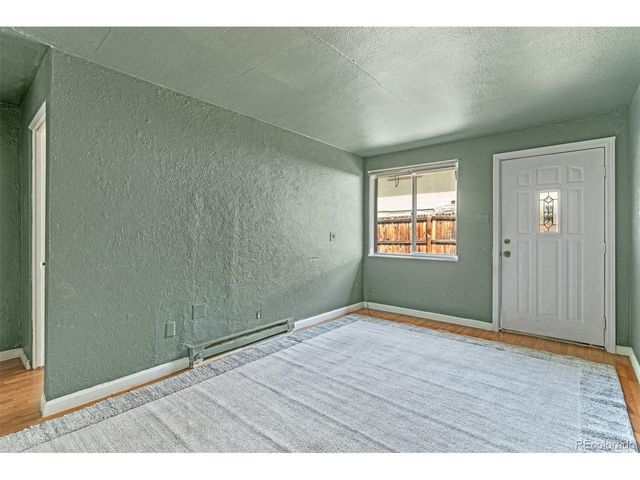 1101 Akron St, Aurora, CO 80010