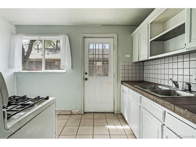 1101 Akron St, Aurora, CO 80010
