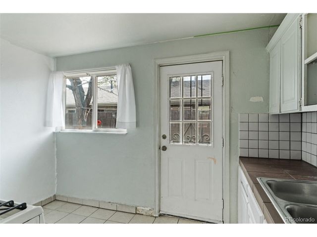 1101 Akron St, Aurora, CO 80010