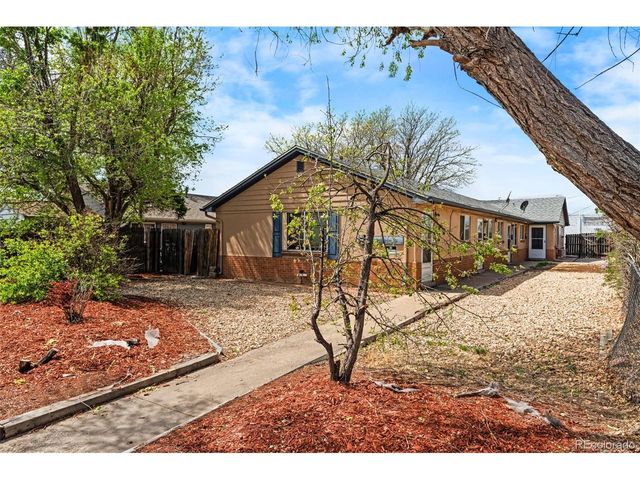 1101 Akron St, Aurora, CO 80010