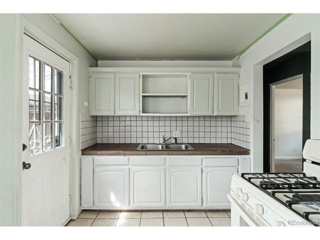 1101 Akron St, Aurora, CO 80010