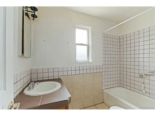 1101 Akron St, Aurora, CO 80010