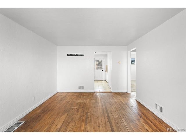 1101 Akron St, Aurora, CO 80010