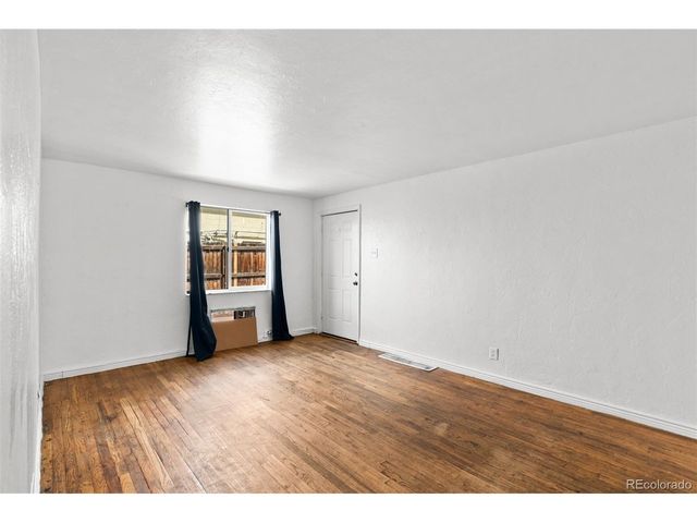 1101 Akron St, Aurora, CO 80010