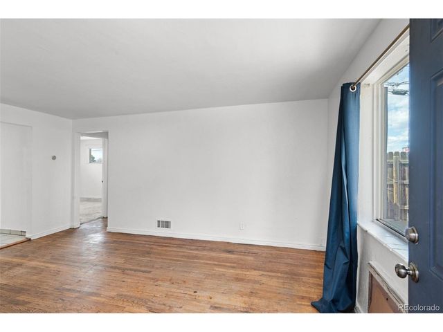 1101 Akron St, Aurora, CO 80010