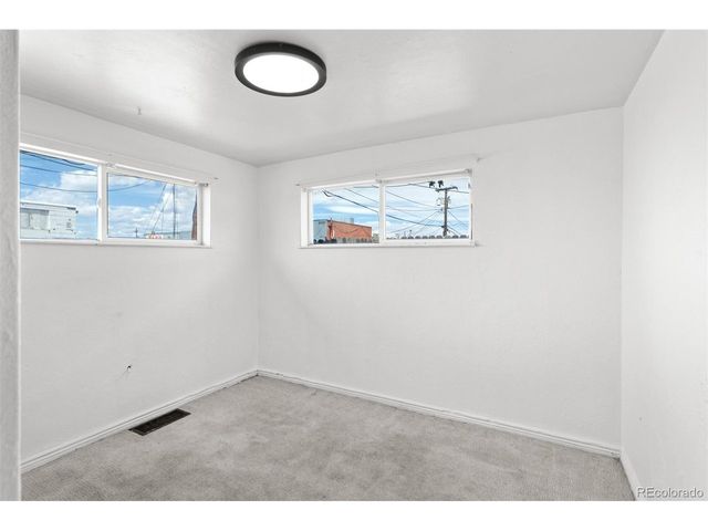 1101 Akron St, Aurora, CO 80010