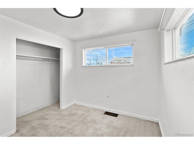 1101 Akron St, Aurora, CO 80010