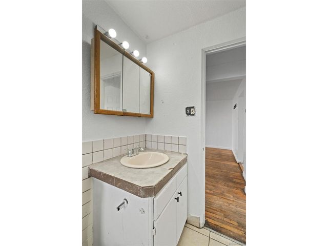 1101 Akron St, Aurora, CO 80010