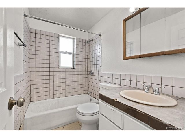 1101 Akron St, Aurora, CO 80010