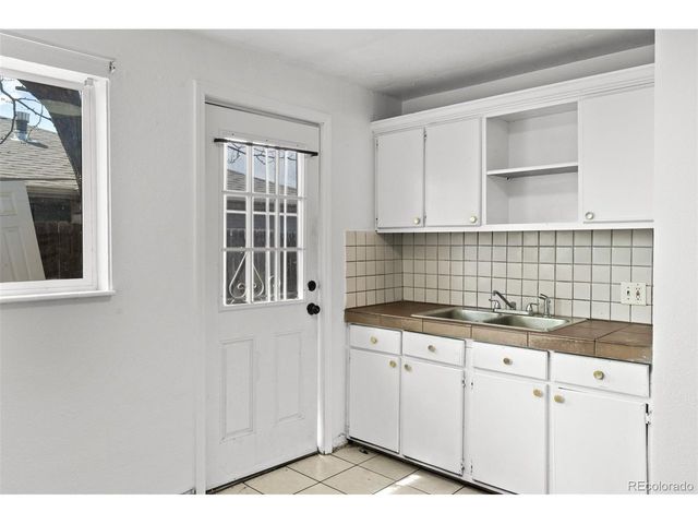 1101 Akron St, Aurora, CO 80010