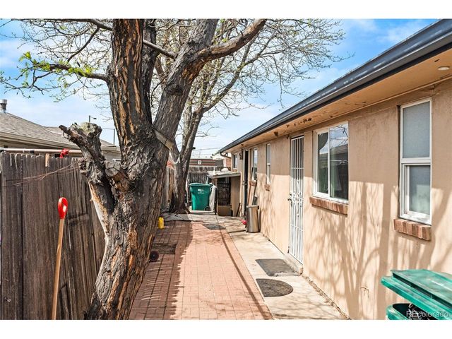 1101 Akron St, Aurora, CO 80010