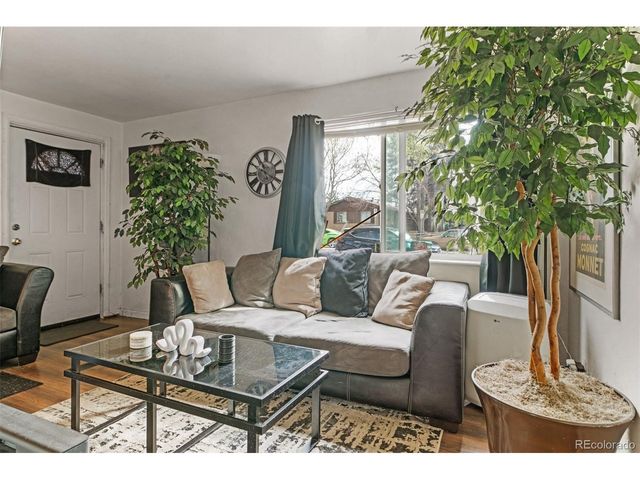 1101 Akron St, Aurora, CO 80010