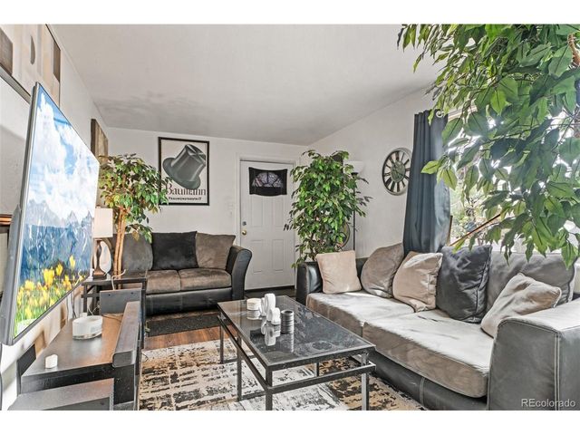 1101 Akron St, Aurora, CO 80010