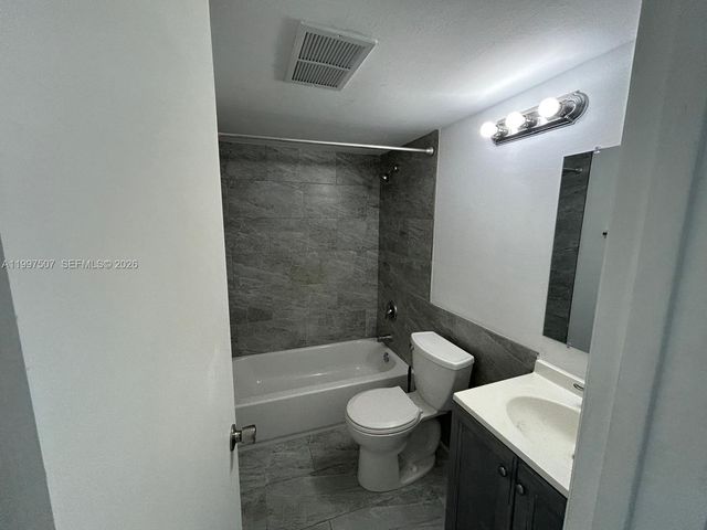 89 Berkshire D 89, West Palm Beach, FL 33417