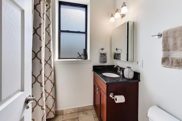 4821 N Kimball Avenue 3, Chicago, IL 60625