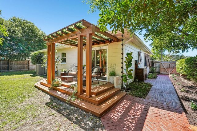 5389 55TH AVENUE N, St Petersburg, FL 33709